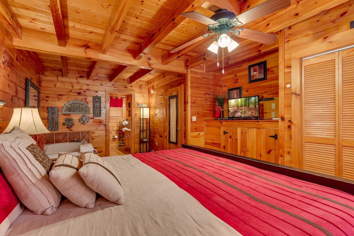 Master King Suite with mountain views